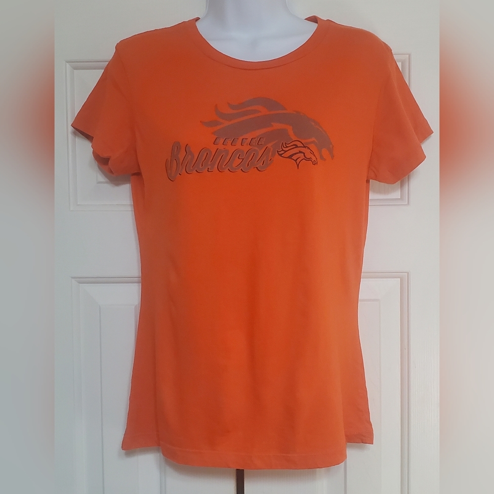 Denver Broncos NFL Team Apparel Womens M T-Shirt Orange 1st & Fashion Cotton